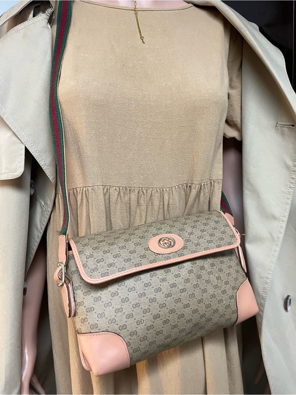 Authentic Gucci vintage micro GG crossbody bag - Picture 3 of 13